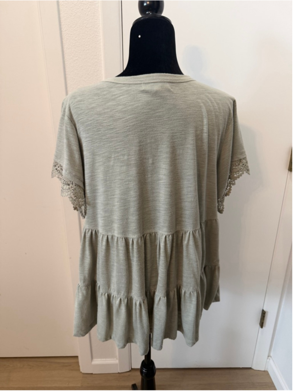 Live & Let Live 3X Tunic Top Sage Green Lace Sleeve Tiered Babydoll Boho Plus - Picture 4 of 6